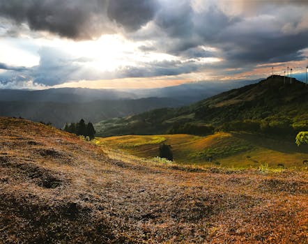 Stunning sunset landscape in San José, Costa Rica, with rolling hills and dramatic clouds.