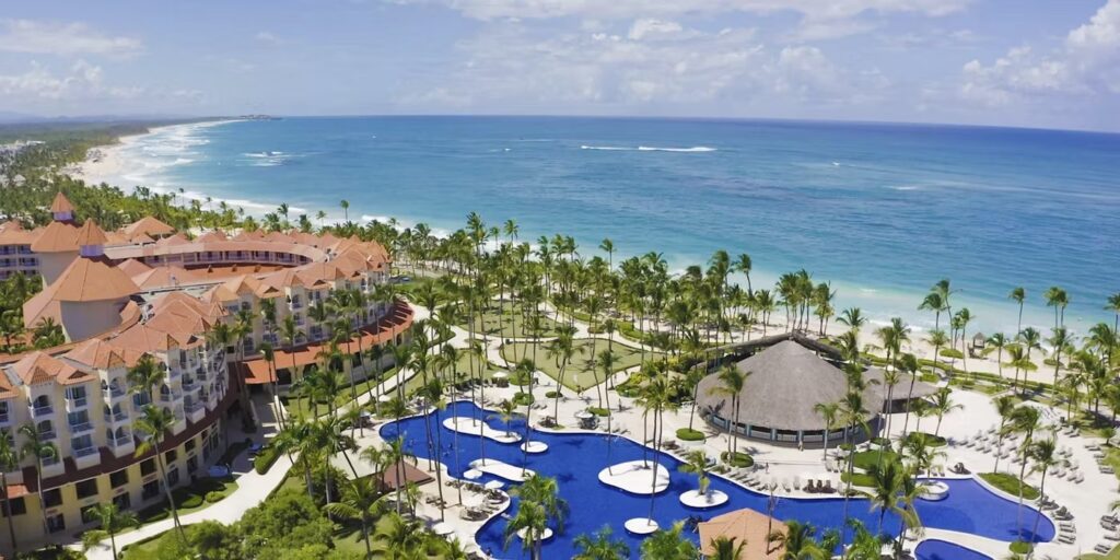 Vista aérea del Occidental Caribe junto al mar de Punta Cana