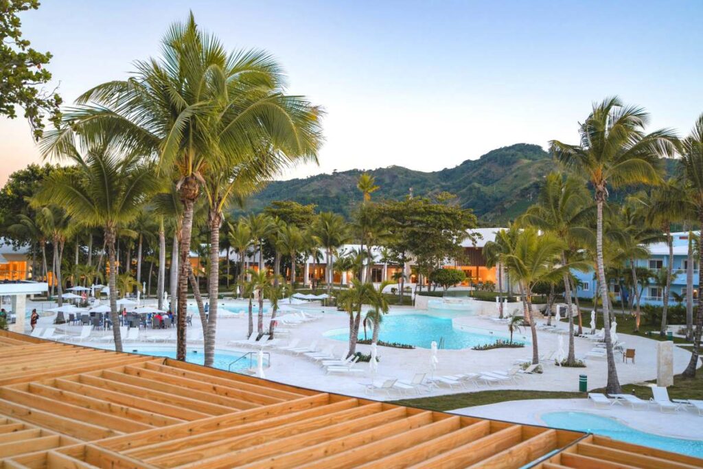 Senator Puerto Plata – piscina y jardines tropicales